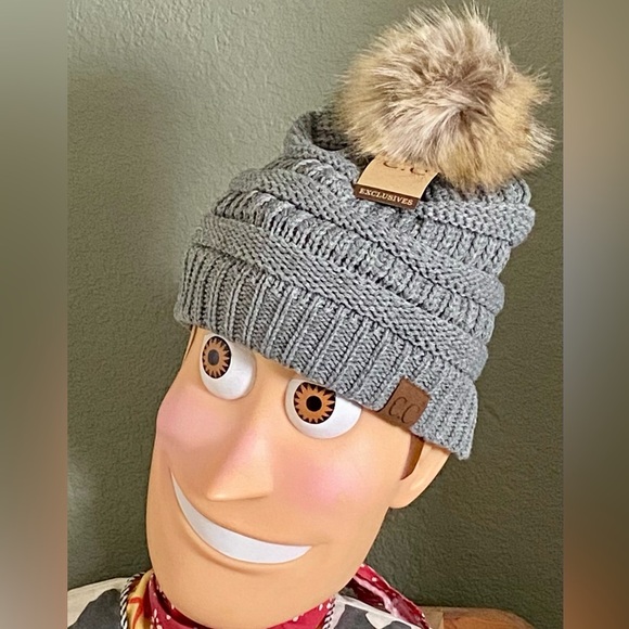 New Adult Size CC Winter Gray Cable Knit Hat Cap Beanie w/ Faux Fur Pom Pom - Picture 1 of 6